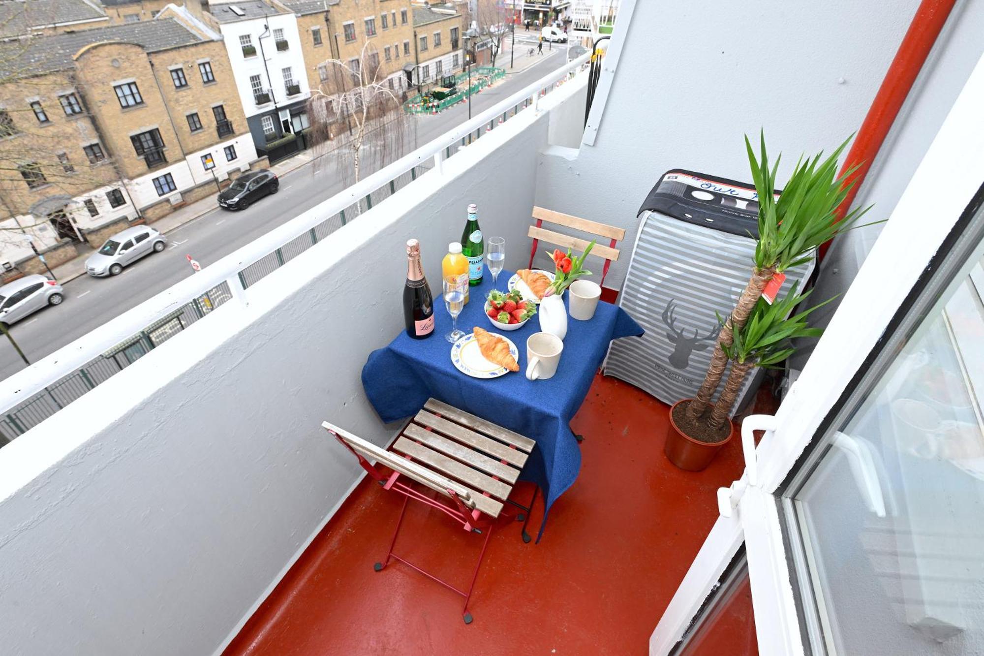 Superb 4 Bedroom Flat In The Heart Of Camden Town London Exterior foto